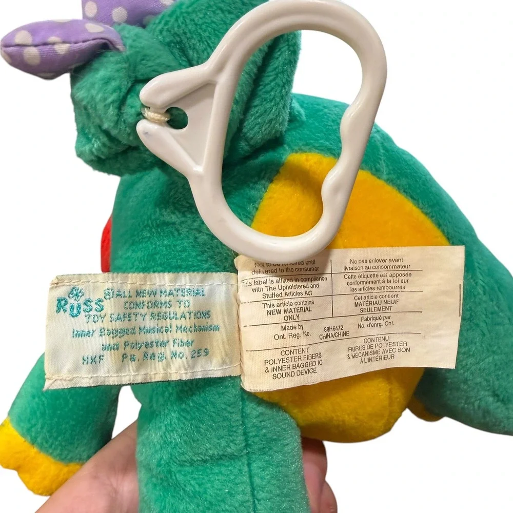 Russ Berrie Allie Alligator Musical Plush Green Yellow Red Hat‎ 5826 Vintage 9